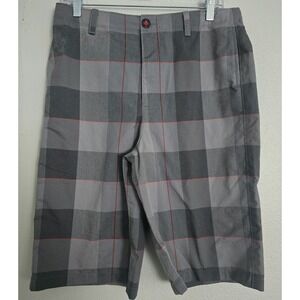 Under Armour NWT Golf Shorts Plaid Gray Red Accents Flat Front Casual‎ Size YXL